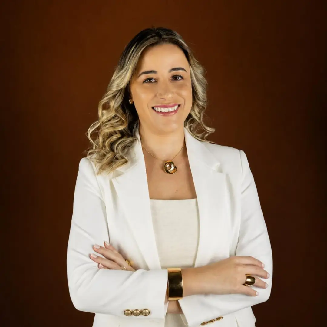 Luana Zemiani Vieira - Formada em Direito e Especialista em Soluções Corporativas